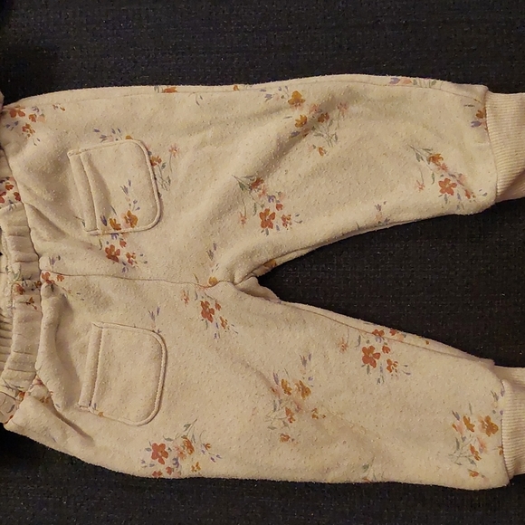 OshKosh B'gosh Floral Sweat Set - Picture 4 of 4